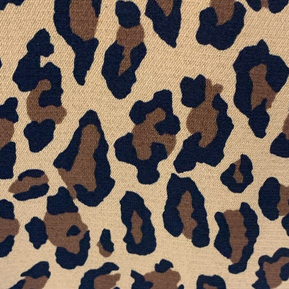 💥2 for $20💥Lizsport Petite leopard blouse🔥 - Picture 5 of 9